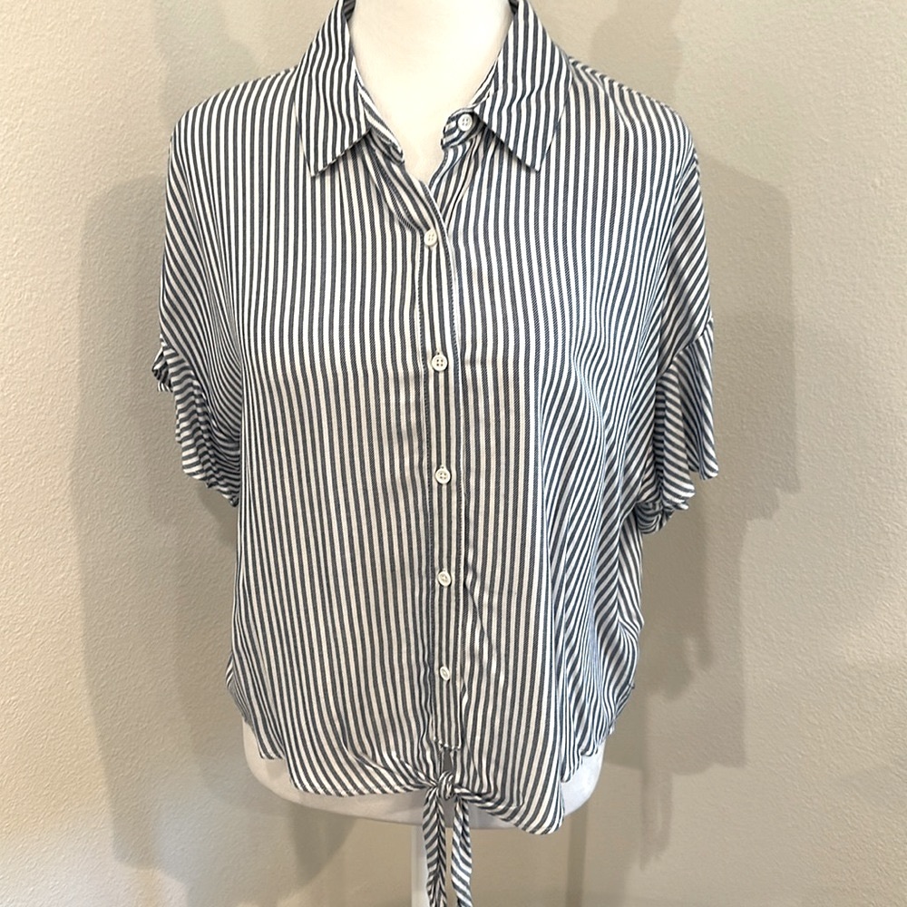 New MOSSIMO Top Medium